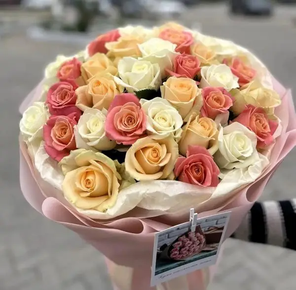 Букет из 31 розы в упаковке 
